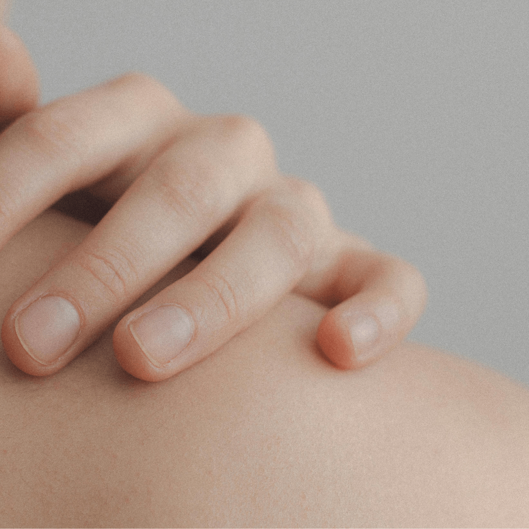 Dandruff vs. Dry Scalp: What’s the Difference and How to Treat Both