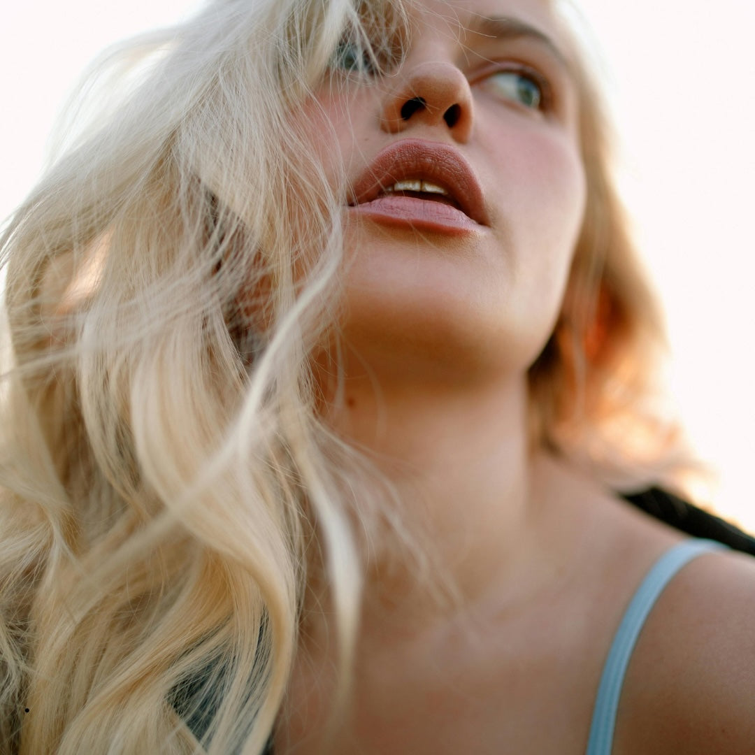 Move Over Middle Part: The Side Part Is Taking Over Fall